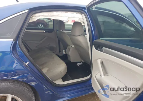 2016 Volkswagen Passat 1.8T S z USA, uszkodzony, nr VIN 1VWAS7A33GC027781